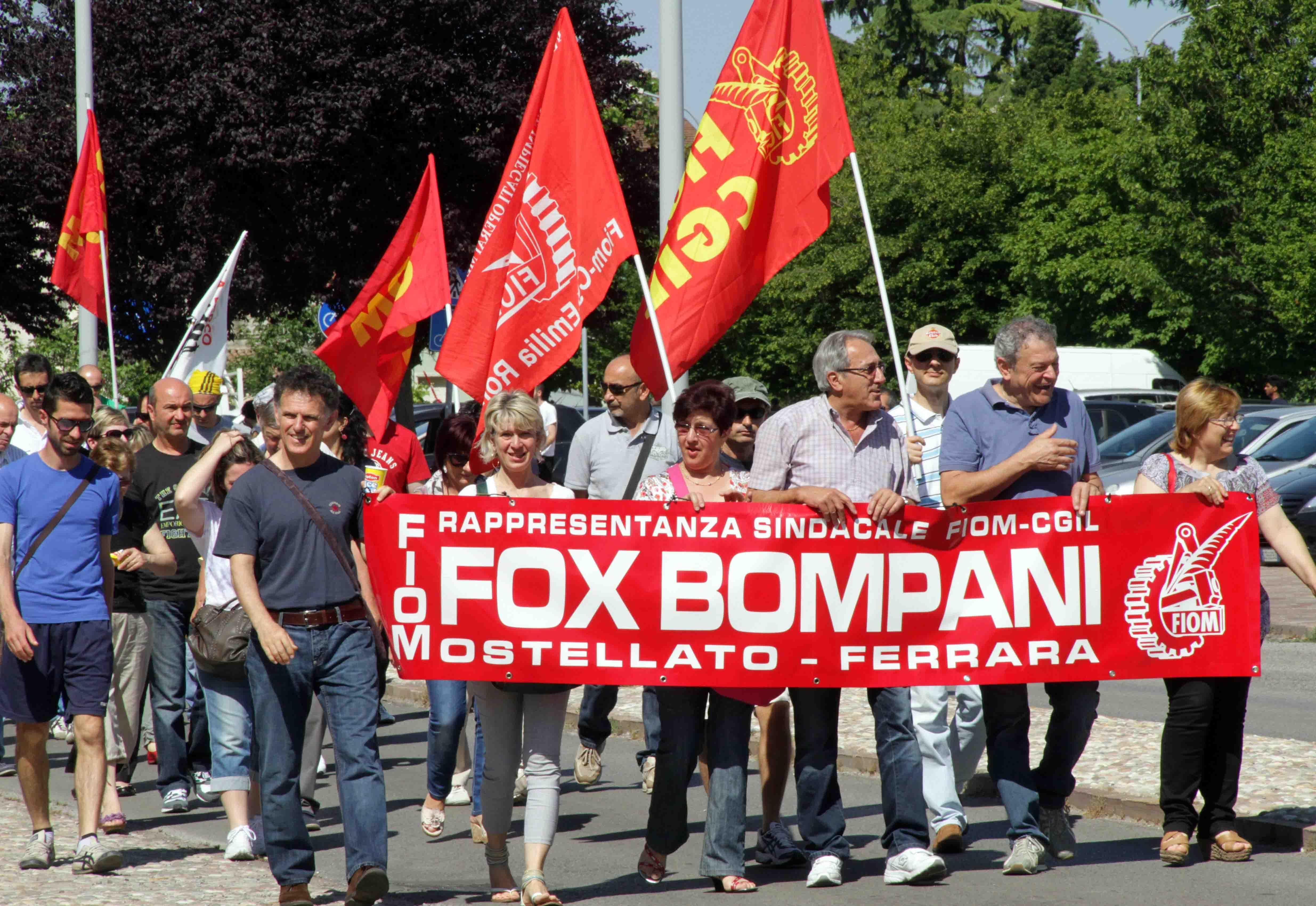 Un corteo dei lavoratori della Fox Bompani