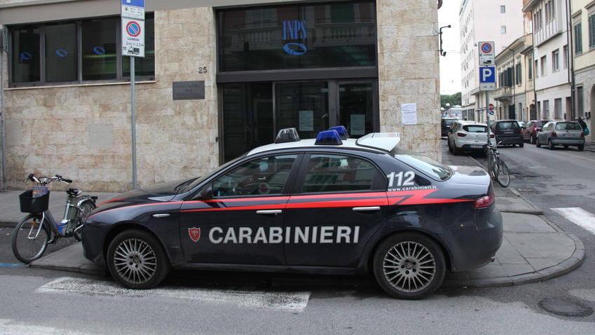 Caos all’Inps per gli uffici che chiudono mentre gli utenti sono in attesa fuori
