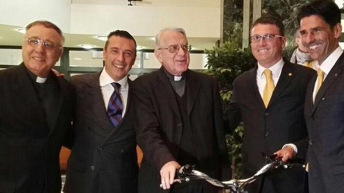 Nwg, donate a Papa Francesco dieci biciclette elettriche
