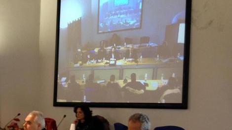 Ok al centro commerciale Bolkestein in commissione