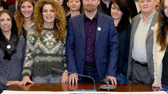 M5s: «Occhio a chi chiede soldi per noi»
