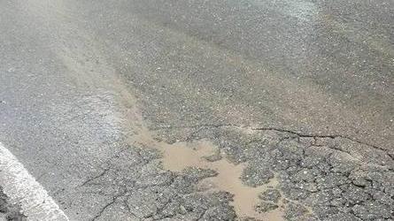 La Sp 157 danneggiata dall’intenso traffico pesante