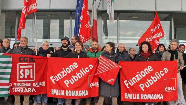 L’assemblea in pressing «Arrivano 29 assunzioni»