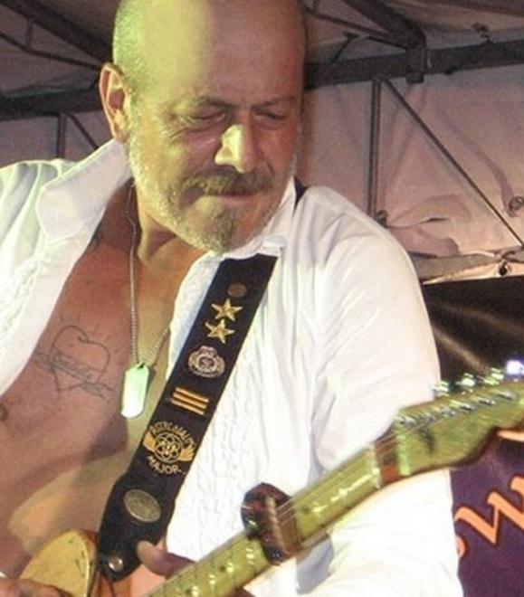  Johnny La Rosa, brividi rock sul palcoscenico del Catomes 
