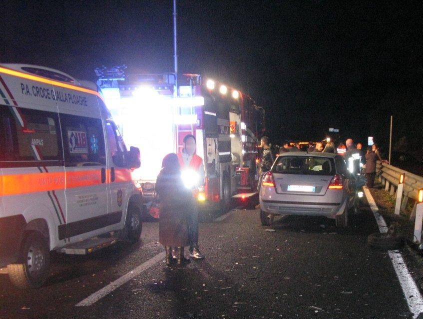 Nuraminis, Bmw contromano sulla 131: scontro frontale e tamponamenti a catena