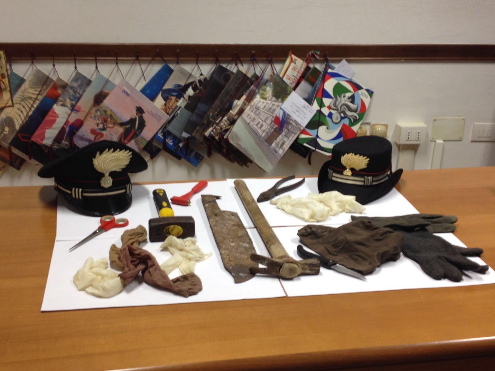Tratalias, rubano nella casa di un 84enne: il carabiniere che abita accanto li scopre