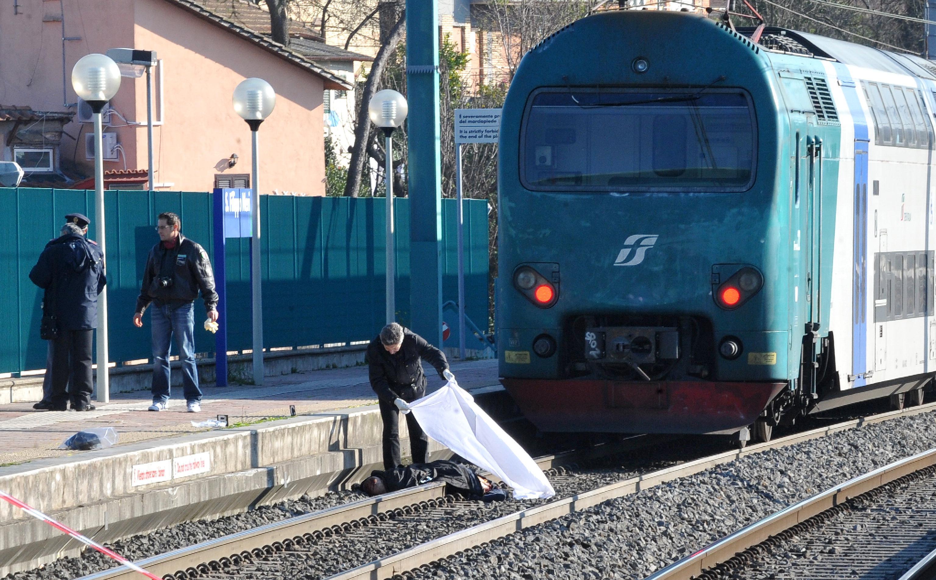 Tenta il furto di rame ed è travolto dal treno: è grave