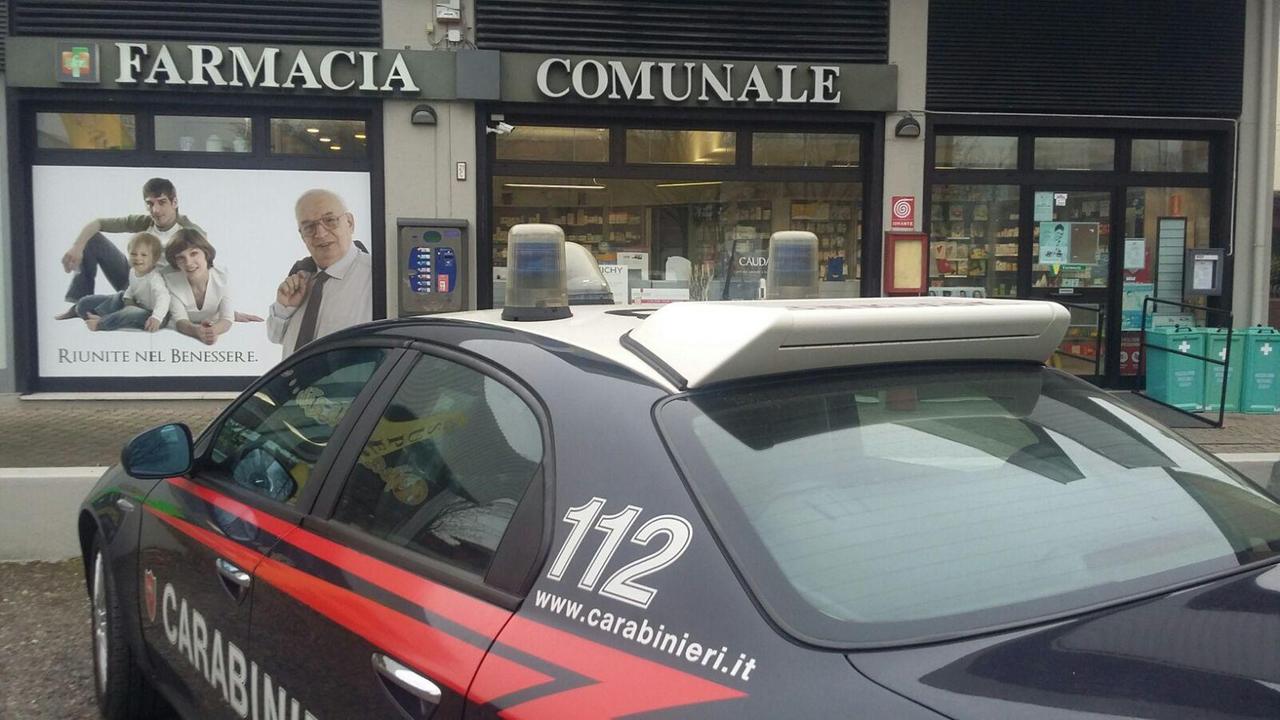 Rapina alla farmacia di via Papa Giovanni XXIII, è caccia all'uomo