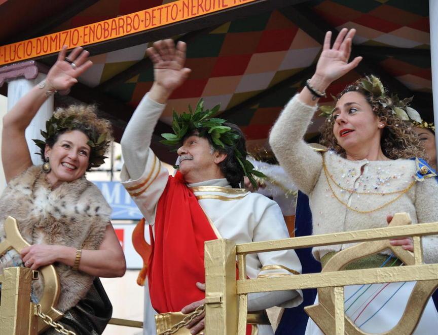 Il Re dei lazzi al potere: a Follonica ora è festa 