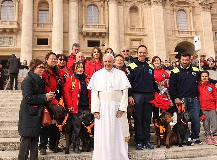 L’Unità K9 di soccorso ha incontrato Papa Francesco
