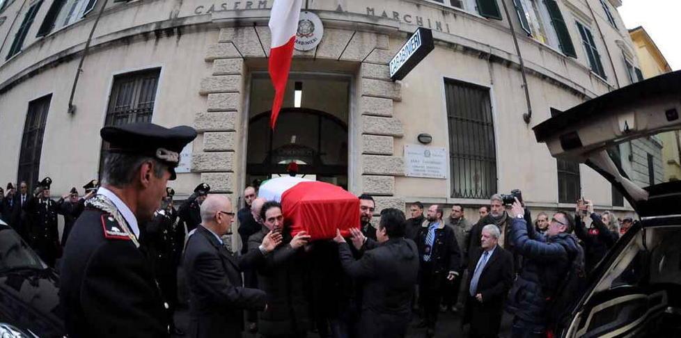 Gli occhi lucidi degli studenti e degli sportivi 