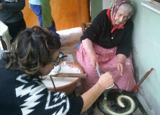 Le zippole di Maria Sofia, 87 anni di saperi antichi