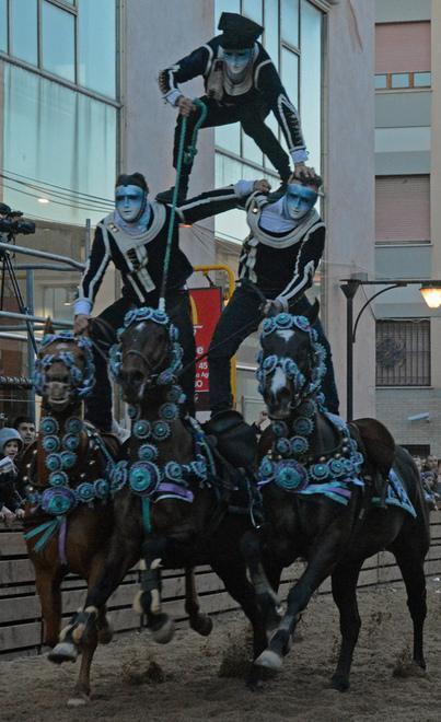 La Sartiglia a Londra, cresce il coro dei contrari 