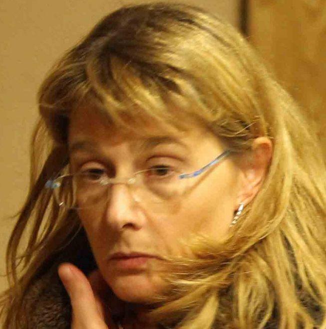 Lo stalker violento ai domiciliari 