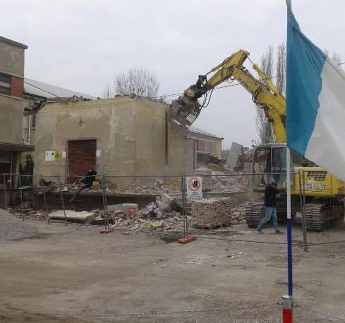 Tresigallo, abbattuto un edificio razionalista 