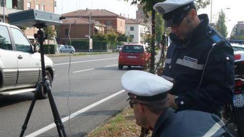 Vigili: calano le multe e aumentano i controlli