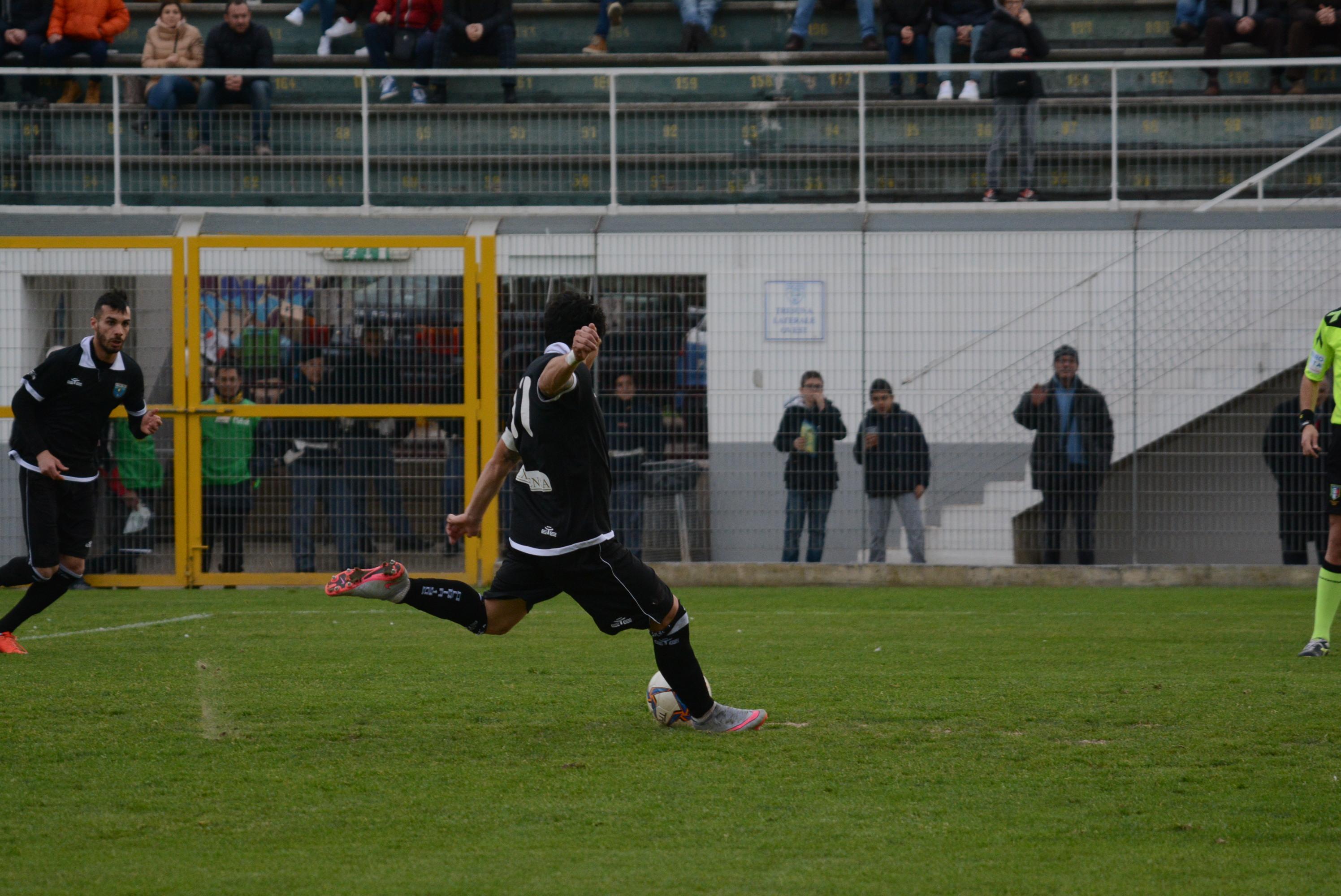Il rigore calciato da Mastino che ha deciso la sfida