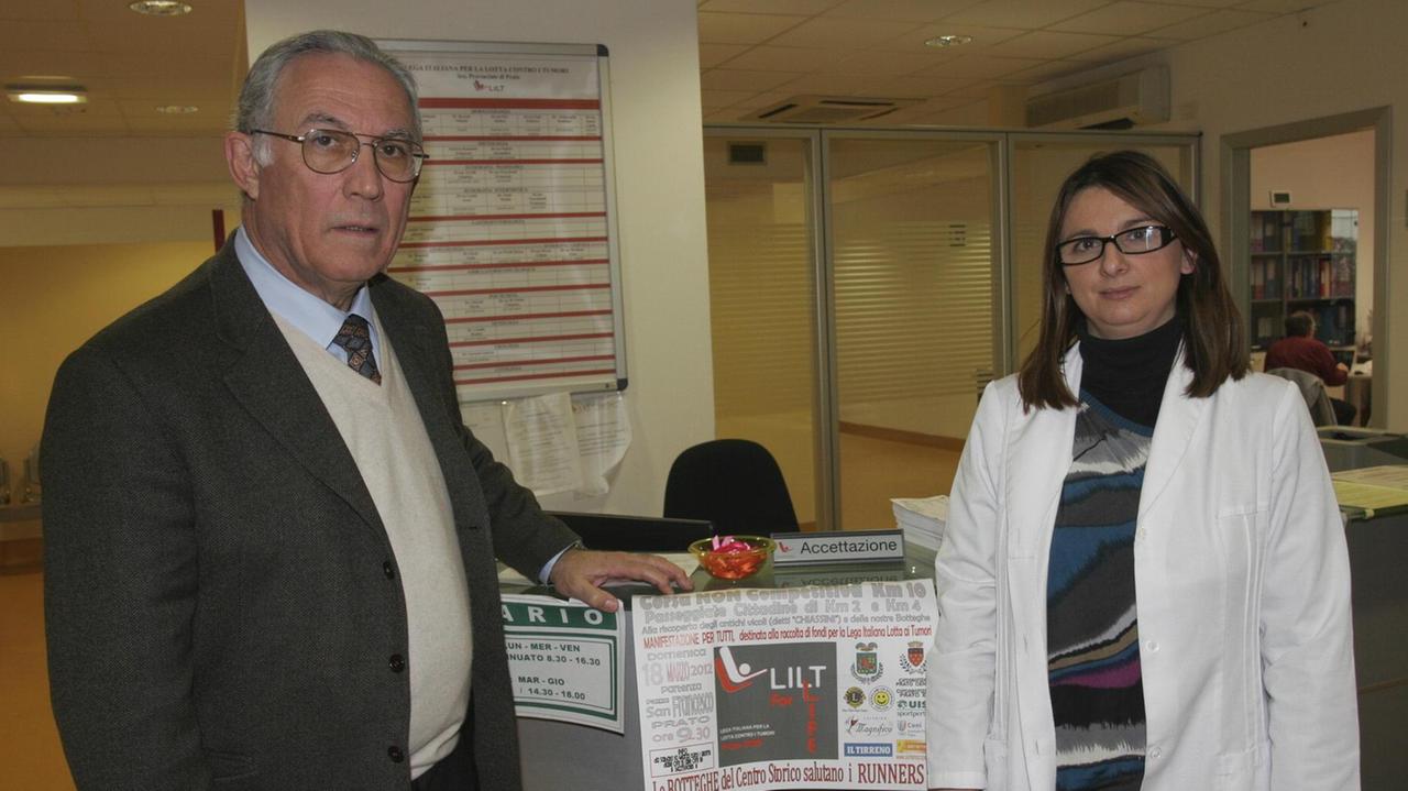 A sinistra Roberto Benelli, presidente della sezione pratese della Lega italiana tumori