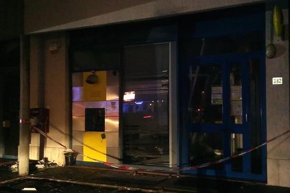 Limidi. Fanno esplodere bancomat delle Poste 