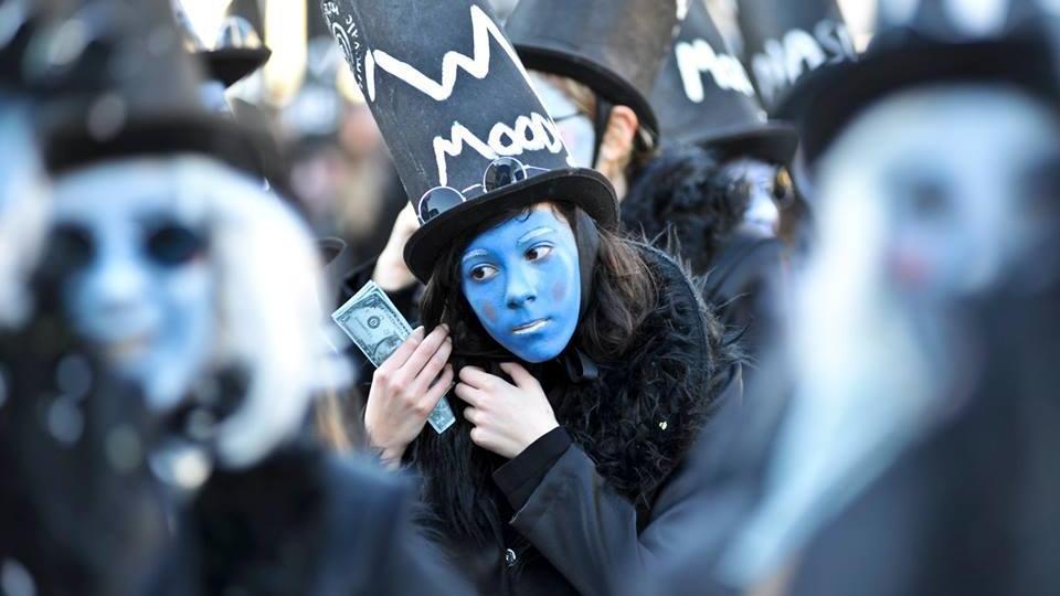 Un figurante impegnato in una coreografia (foto Paolo Guidi, scatto vincitore Estemporanea di Carnevale 2015)