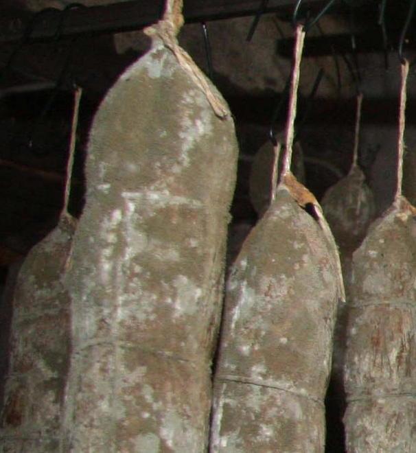 Ladri rubano tre salami 
