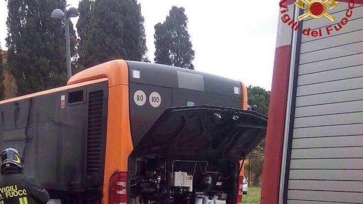 Rogo sul bus di linea paura per i passeggeri