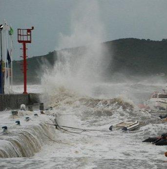 Allerta meteo anche all’Elba per vento e mareggiate