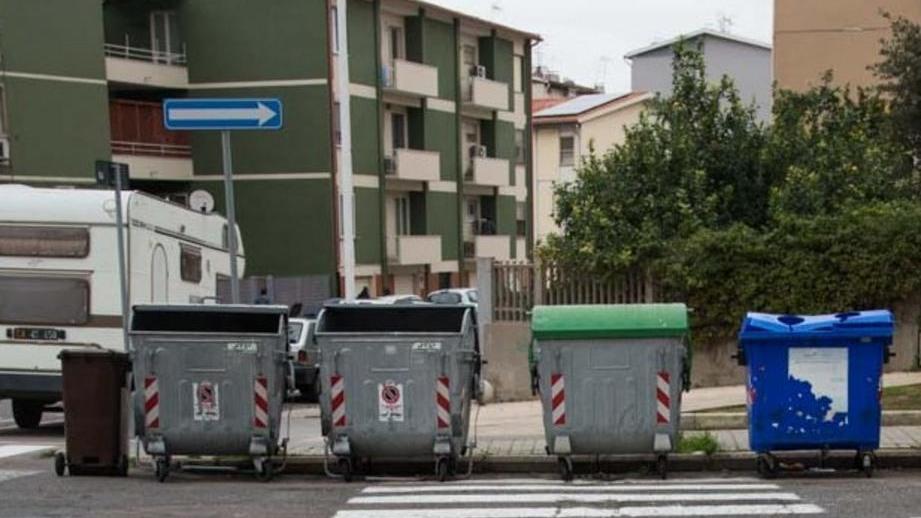 Cassonetti sulle strisce pedonali