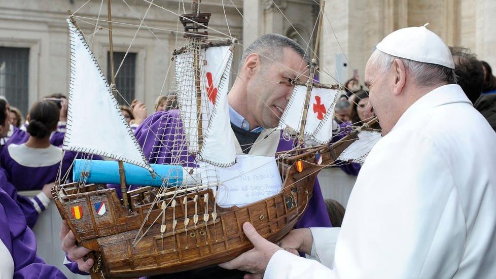 Detenuto di Nuchis dona un veliero al Papa