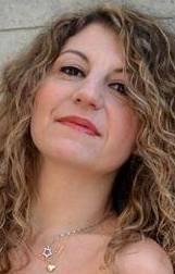 C’è la splendida voce della Mango 