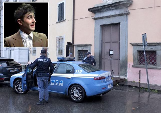 Raphael Schumacher e l'ingresso del cinema teatro Lux