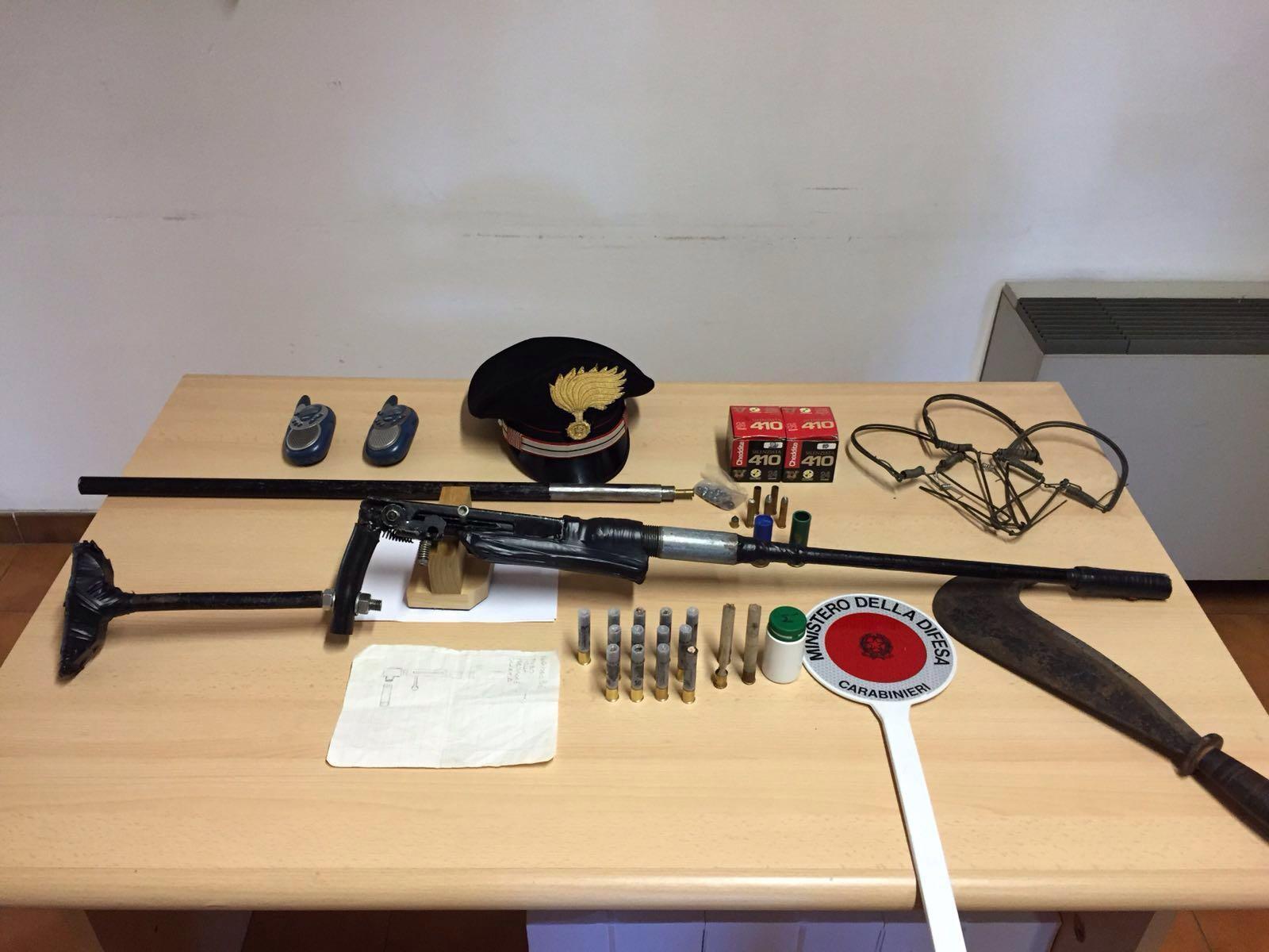 Quartu, arma fatta in casa e mini arsenale per la caccia di frodo: due arrestati 