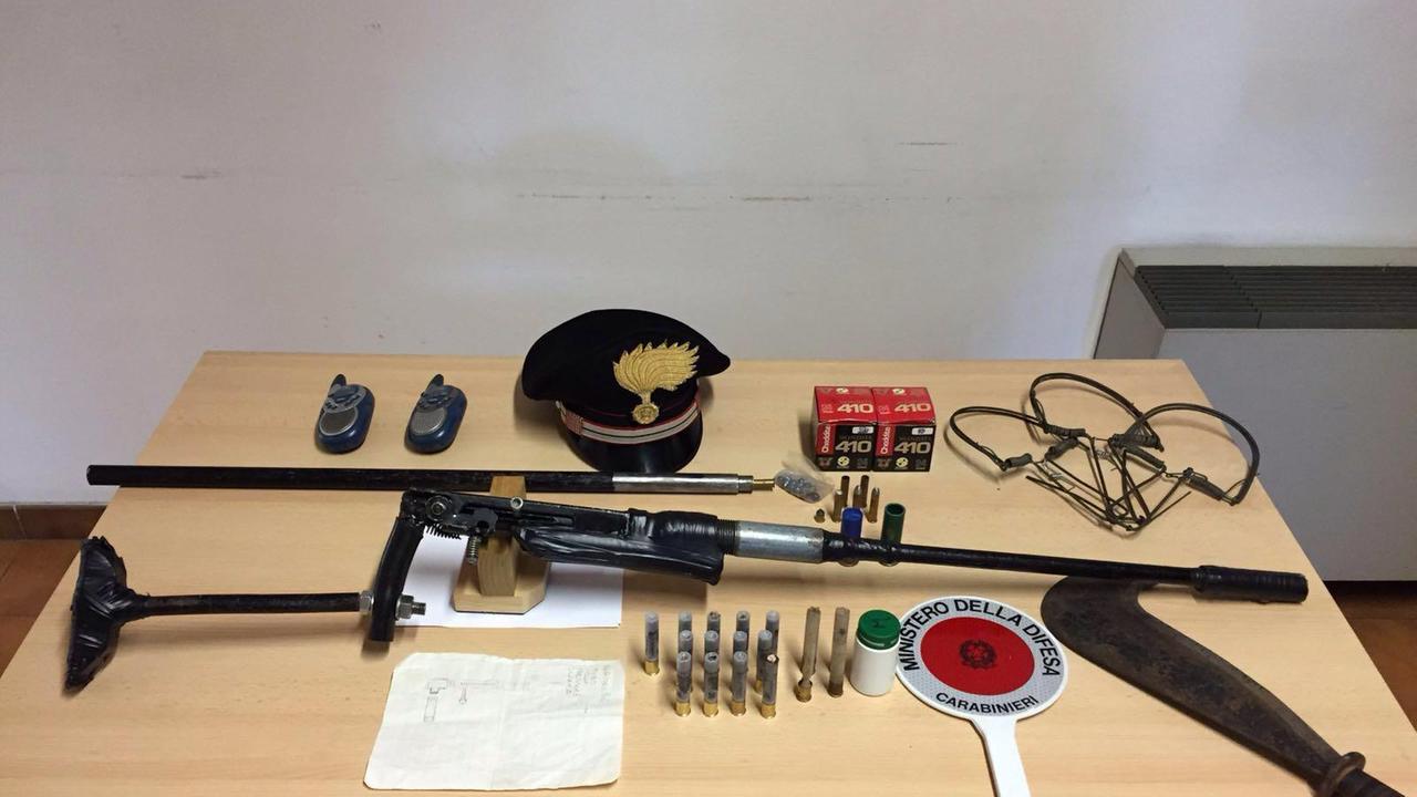 Quartu, arma fatta in casa e mini arsenale per la caccia di frodo: due arrestati 