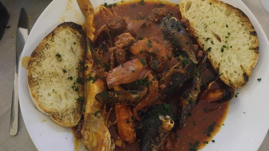 Dove mangiare il cacciucco a Livorno: i consigli del food blogger