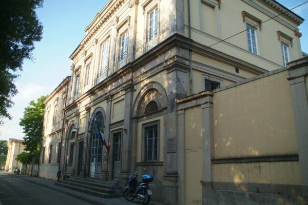 Il comando della municipale in piazzale San Donato (archivio)