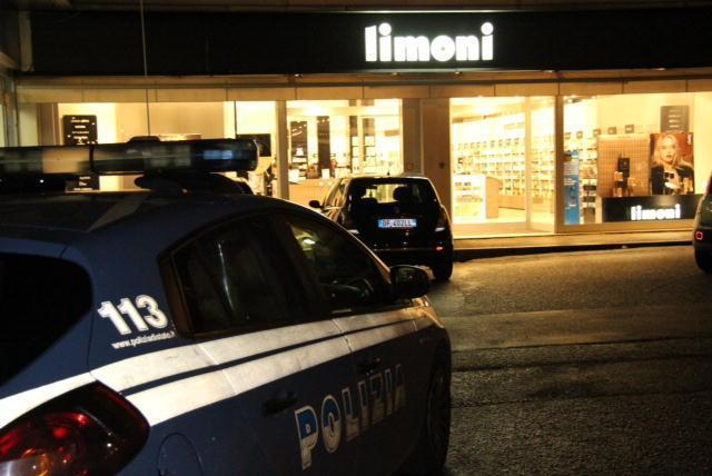 La rapina del 27 gennaio alla profumeria Limoni di via Targetti