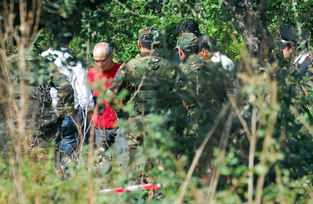I carabinieri e il medico legale sul luogo dell'omicidio Sella