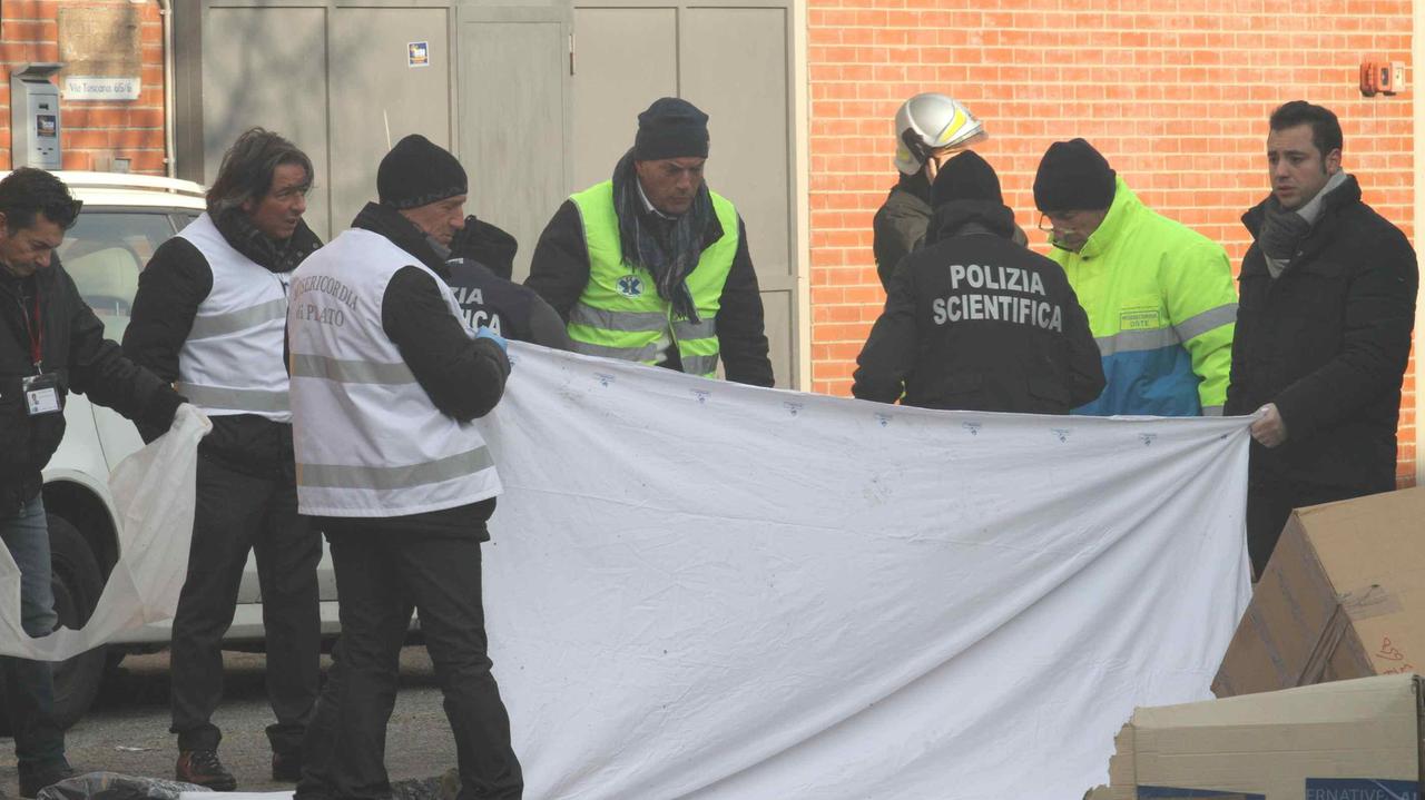 Il recupero dei cadaveri alla Teresa Moda, il 1° dicembre 2013