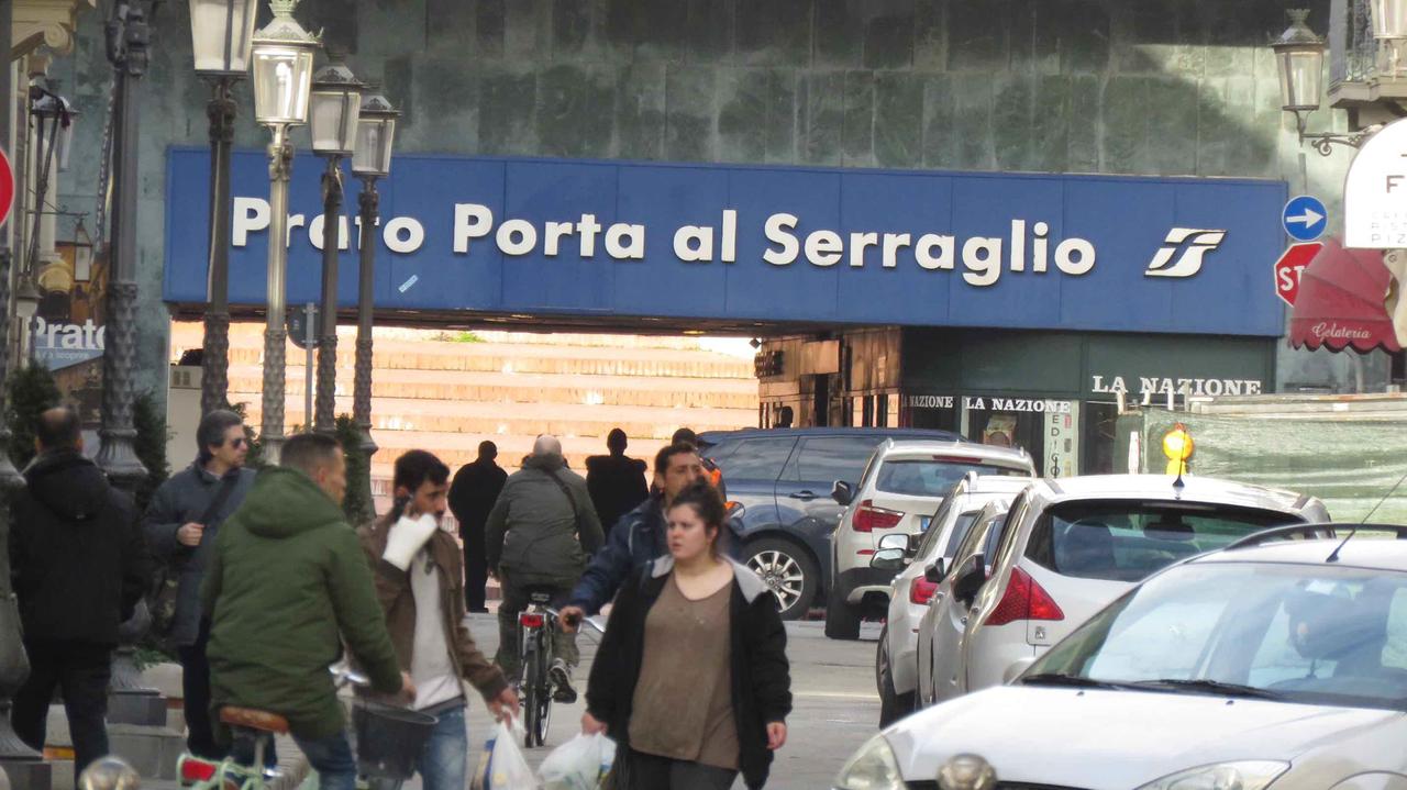 La stazione di Porta al Serraglio: qui arrivano ogni giorno decine di tossicodipendenti