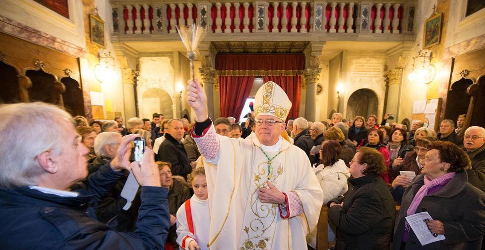La Porta Santa aperta dal vescovo alla Fontenova