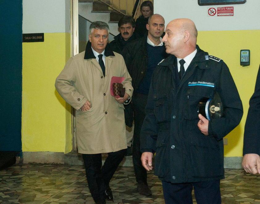 Mallegni turbato davanti alla cella 17 