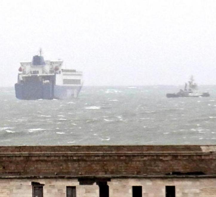 Collisione nella notte tra due navi in rada 