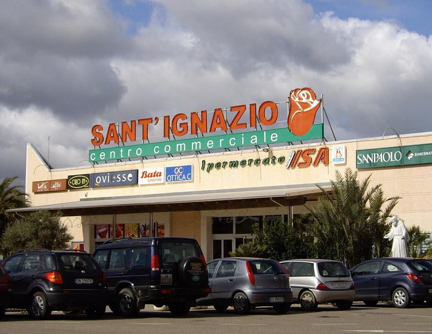 Tenta di rapinare una commessa 