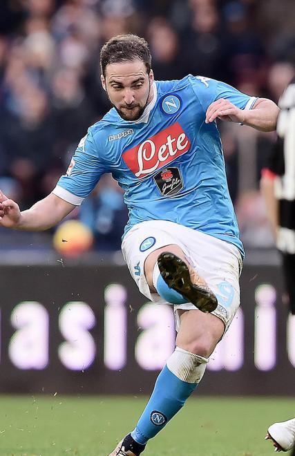 Il Napoli ribatte con cinque reti all’Empoli 