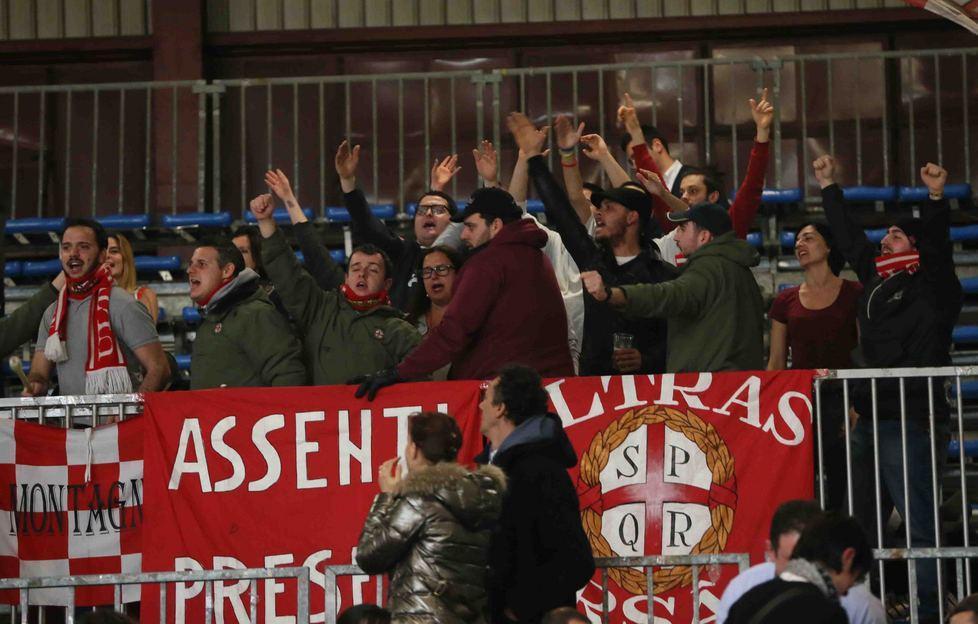 Tensione fra tifoserie nell’intervallo 