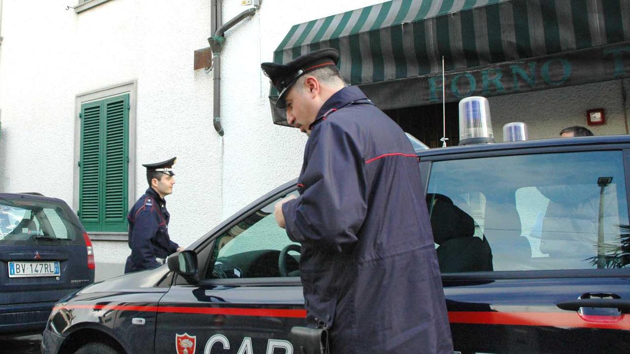 Getta via il sacchetto con tre dosi di hashish: arrestato dai carabinieri quarantenne di Agliana