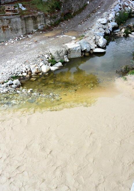 Massa, sorgente del Cartaro "intasata" dalla marmettola 