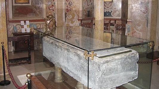 La città e il suo santo una storia raccontata sui muri del Duomo