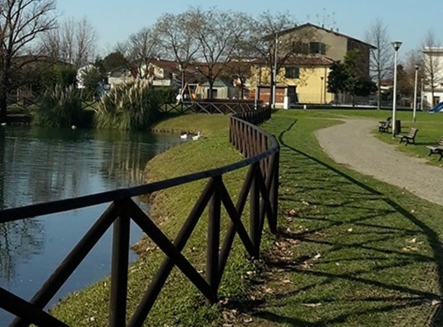 Nuova staccionata al parco Pertini 