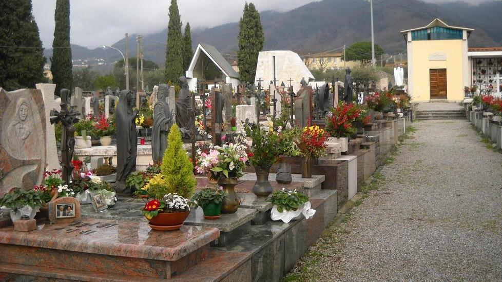 Ancora ladri al cimitero Portati via gli arredi sacri